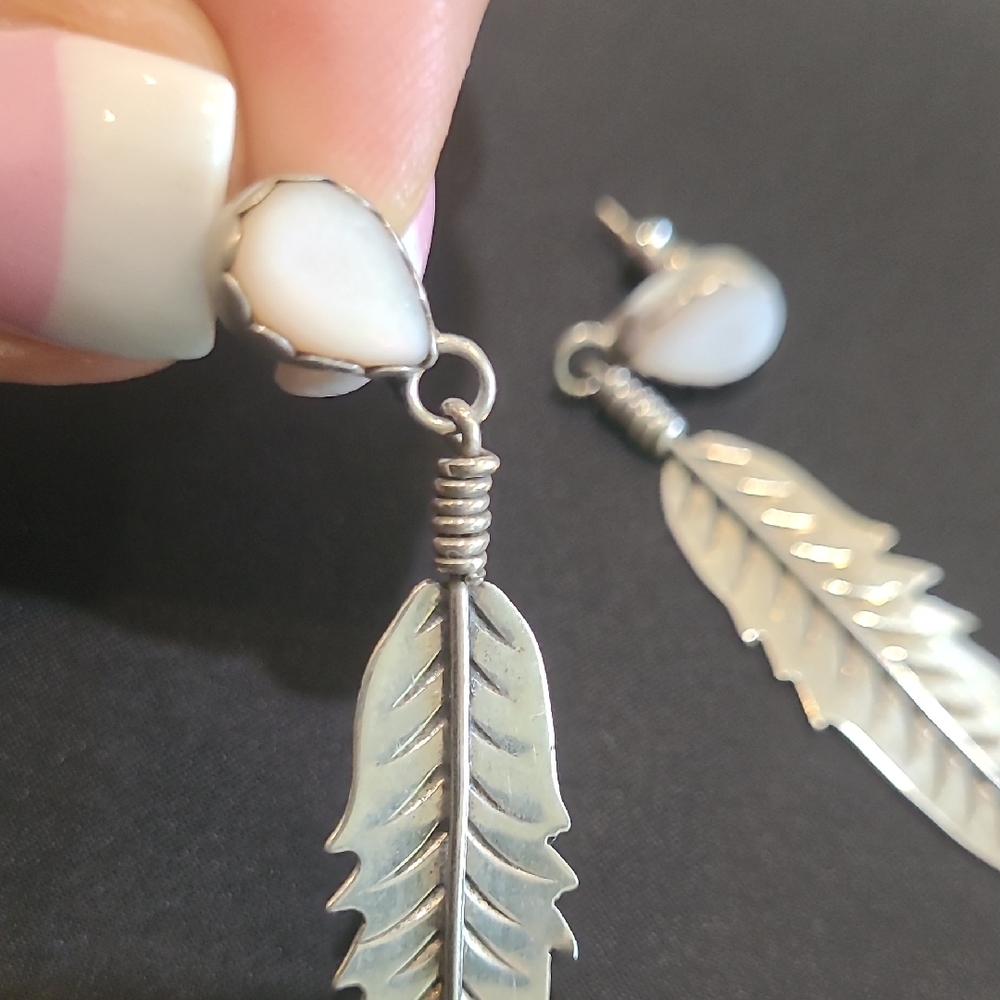 NAVAJO STERLING .925 SILVER VINTAGE MOTHER OF PEARL FEATHER EARRINGS
